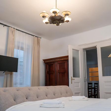 Casa Puscariu Lägenhet Braşov Exteriör bild