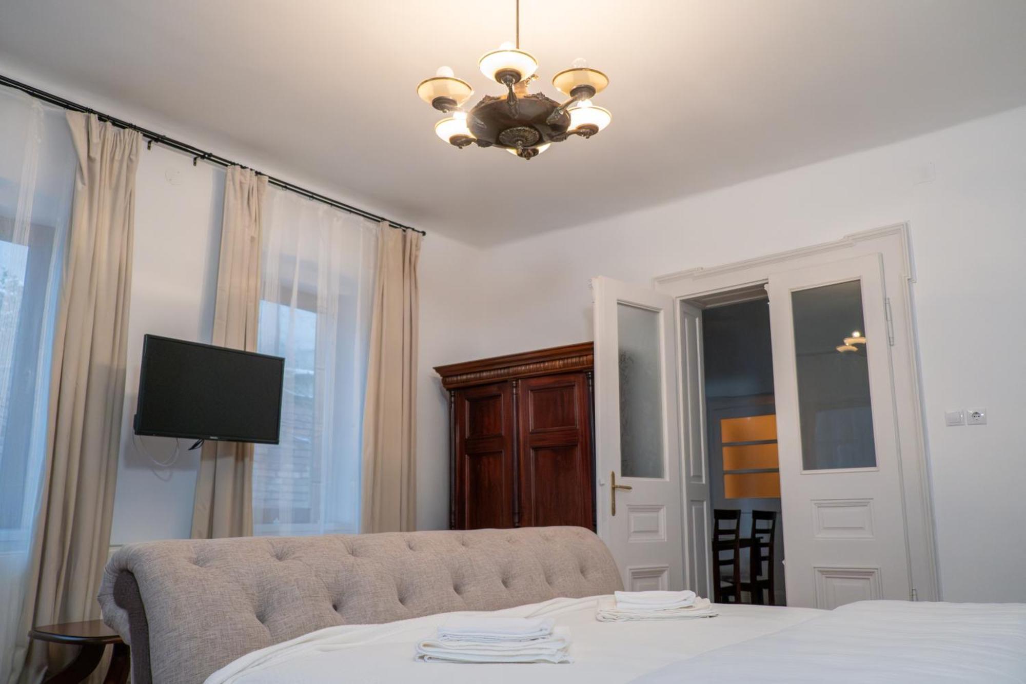 Casa Puscariu Lägenhet Braşov Exteriör bild