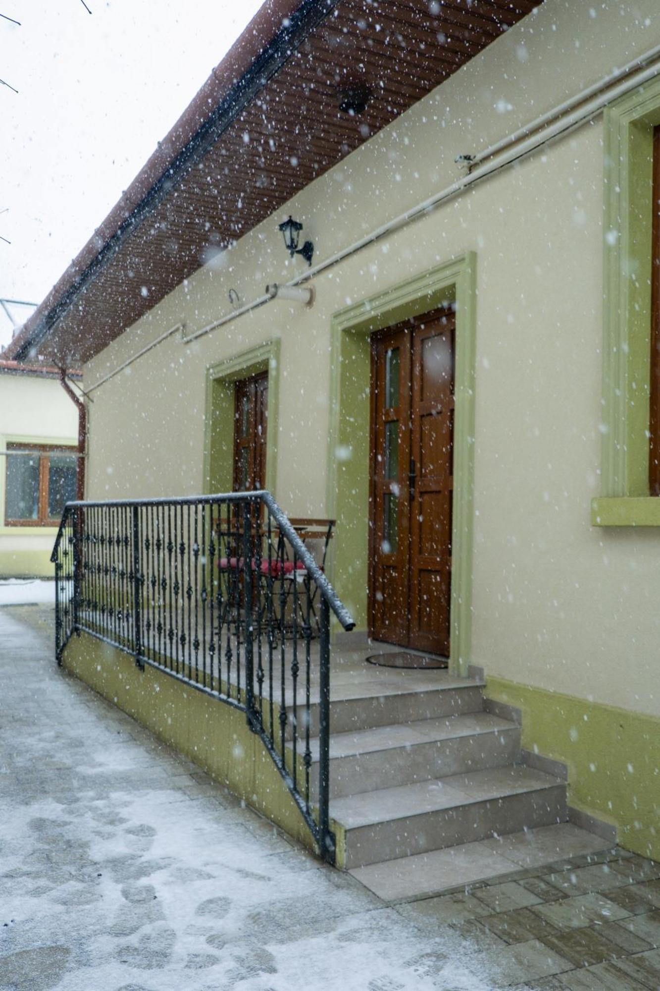 Casa Puscariu Lägenhet Braşov Exteriör bild