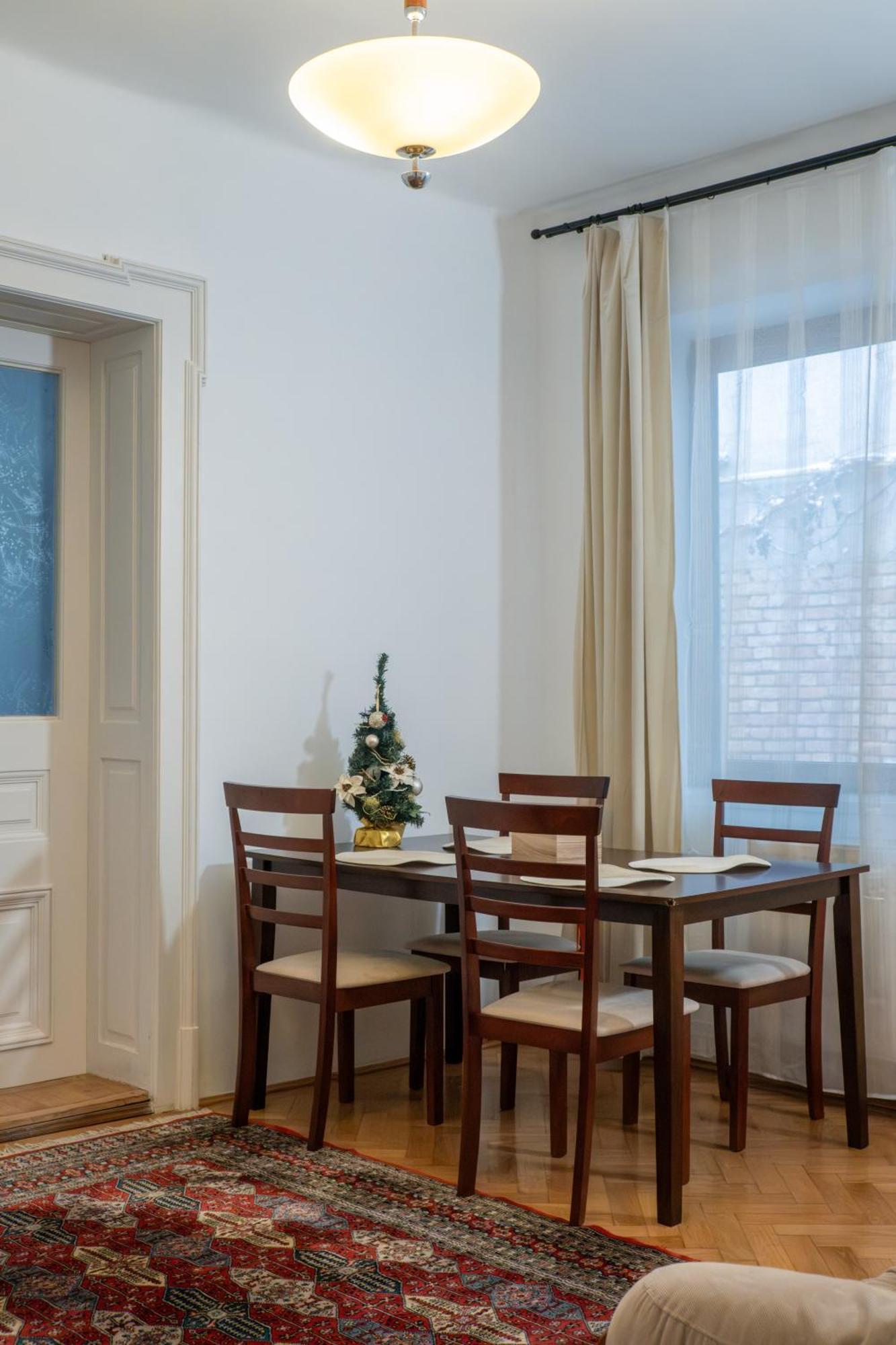 Casa Puscariu Lägenhet Braşov Exteriör bild