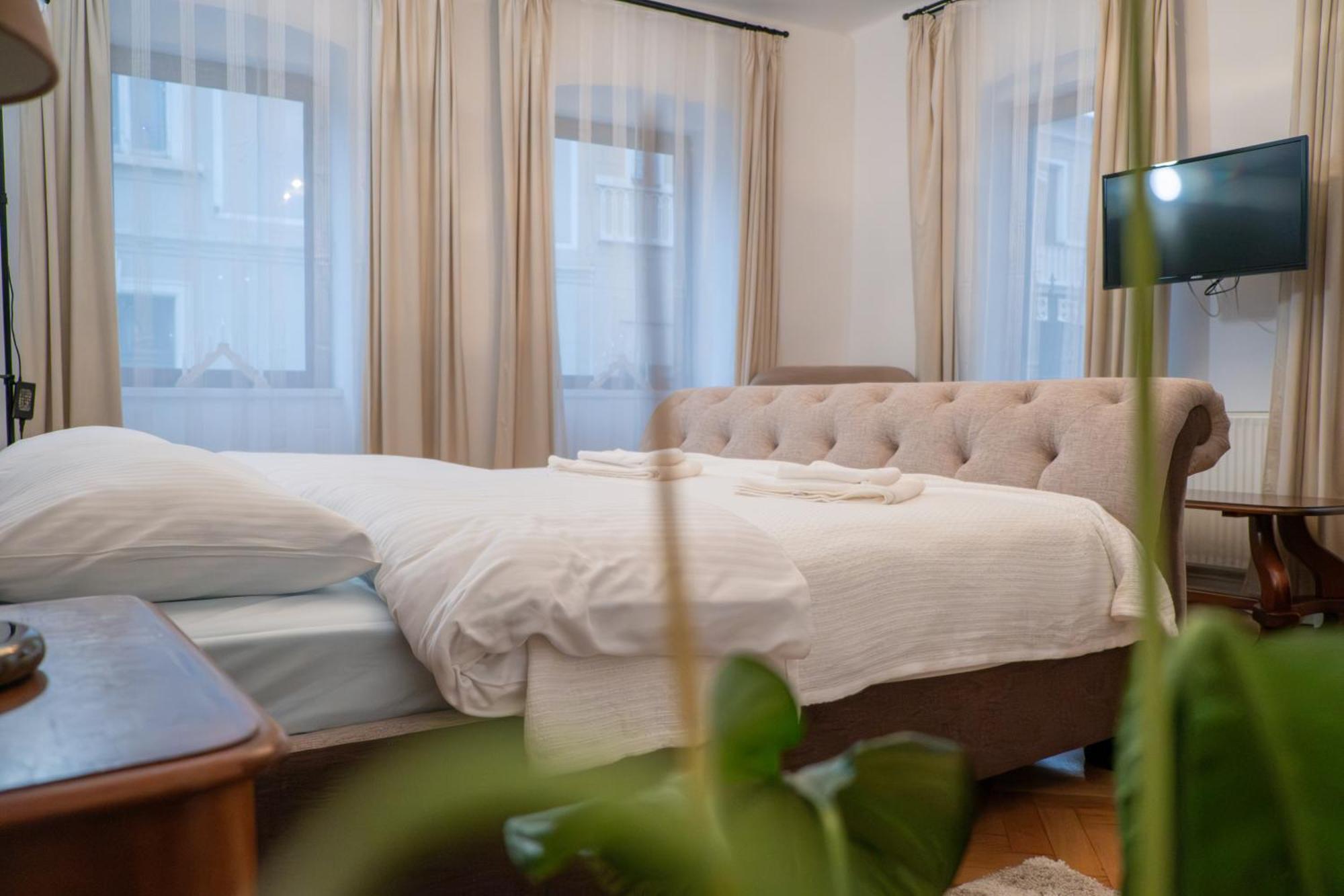 Casa Puscariu Lägenhet Braşov Exteriör bild